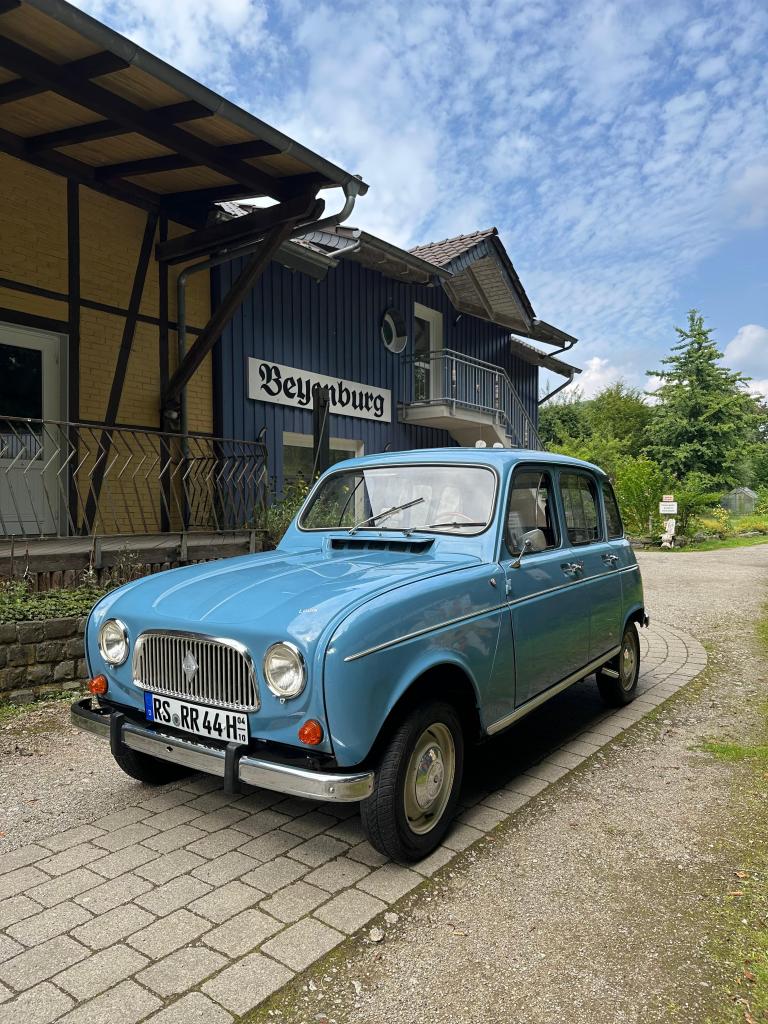 Renault R4 vor Beyenburger Bahnhof